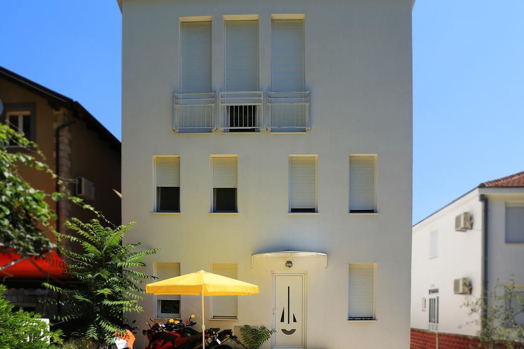 Riverside Apartment *