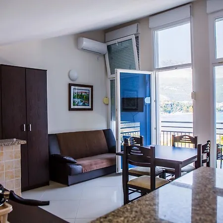 Apartments Riverside Herceg Novi Exterior photo